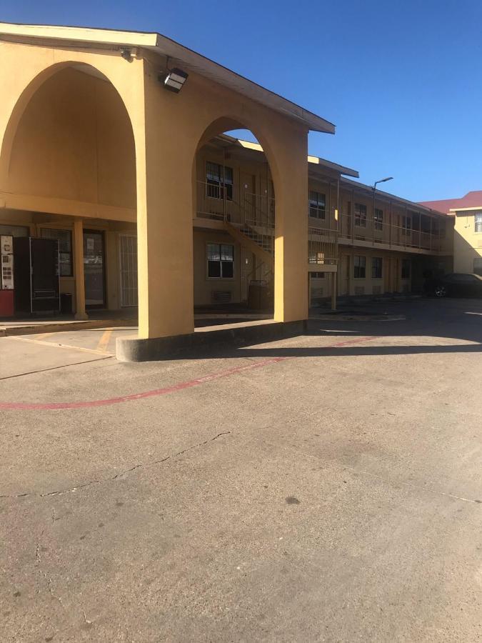 Red Crown Inn Dallas Exterior photo